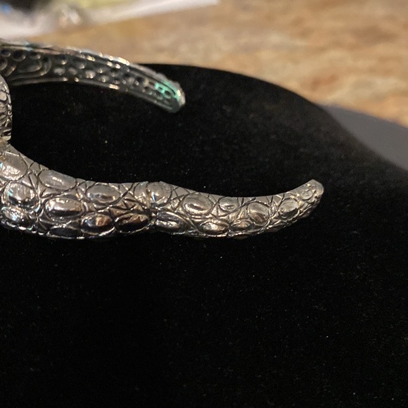 JAI Sterling Croco-design Hinged Cuff Bracelet - Picture 7 of 8